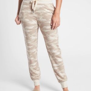 Athleta balance printed jogger. Camo Lux oatmeal